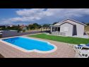 Dom wakacyjny Nane Garden - house with pool : H(4+1) Mirca - Wyspa Brac  - Chorwacja  - dziedziniec