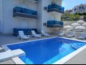 Apartamenty Ivan - with heated pool and seaview: A1(4), B1(4) Postira - Wyspa Brac  - basen (dom i otoczenie)