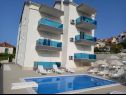 Apartamenty Ivan - with heated pool and seaview: A1(4), B1(4) Postira - Wyspa Brac  - basen (dom i otoczenie)