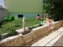 Dom wakacyjny Jaka 2 - with pool : H(6+2) Sumartin - Wyspa Brac  - Chorwacja  - plac zabaw dla dzieci