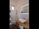 Apartamenty Mari - 30 m from sea : A1(6) Sumartin - Wyspa Brac  - Apartament - A1(6): łazienka z WC