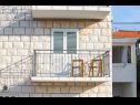 Apartamenty Mato - with parking : A1(2), A2(2+2), A3(2+2), A4(4), A5(4+1) Sutivan - Wyspa Brac  - Apartament - A4(4): balkon