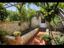 Dom wakacyjny Gita - peacefull and comfortable H(4) Sutivan - Wyspa Brac  - Chorwacja  - dziedziniec (dom i otoczenie)