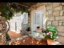 Dom wakacyjny Gita - peacefull and comfortable H(4) Sutivan - Wyspa Brac  - Chorwacja  - dziedziniec