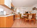 Apartamenty Aurelija - 20 m from beach: A1(4+2), A2(4), A3(2+2) Arbanija - Wyspa Ciovo  - Apartament - A1(4+2): kuchnia z jadalnią