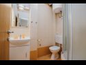 Apartamenty Dome - 30 m from beach : A1(4), A2(4), A3(4) Arbanija - Wyspa Ciovo  - Apartament - A1(4): łazienka z WC