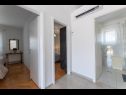 Apartamenty Nick - jacuzzi & seaview: A1(4+1) Mastrinka - Wyspa Ciovo  - Apartament - A1(4+1): korytarz