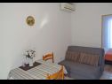 Apartamenty Tomislav - 120 m from beach: A1(2), A2(2) Okrug Donji - Wyspa Ciovo  - Apartament - A1(2): jadalnia