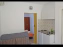 Apartamenty Tomislav - 120 m from beach: A1(2), A2(2) Okrug Donji - Wyspa Ciovo  - Apartament - A1(2): kuchnia z jadalnią