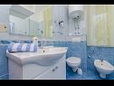 Apartamenty Ljuba - nice garden: A2(4+1) Plavi, A4(8+1), A1(2+2) Okrug Gornji - Wyspa Ciovo  - Apartament - A4(8+1): łazienka z WC