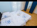 Apartamenty Ljuba - nice garden: A2(4+1) Plavi, A4(8+1), A1(2+2) Okrug Gornji - Wyspa Ciovo  - Apartament - A2(4+1) Plavi: sypialnia