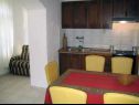 Apartamenty Doria - 20m from beach: A1 Grego(4), A3 Doric(4), A4 Teuta(2+2) Okrug Gornji - Wyspa Ciovo  - Apartament - A1 Grego(4): kuchnia z jadalnią