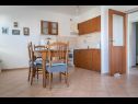 Apartamenty Brane - 100m from the beach: A1 Ana (4+1), A2 Damira (4+1) Okrug Gornji - Wyspa Ciovo  - Apartament - A2 Damira (4+1): kuchnia z jadalnią