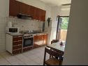 Apartamenty Biserka - 50 m from beach : A1(2+1), A2(2+1), A3(2+1), A4(6), A5(4), A6(4) Okrug Gornji - Wyspa Ciovo  - Apartament - A4(6): kuchnia