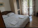 Apartamenty Biserka - 50 m from beach : A1(2+1), A2(2+1), A3(2+1), A4(6), A5(4), A6(4) Okrug Gornji - Wyspa Ciovo  - Apartament - A4(6): sypialnia