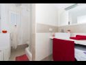 Apartamenty Duga - beachfront & seaview : A1(4+1), A2(4+1) Okrug Gornji - Wyspa Ciovo  - Apartament - A2(4+1): łazienka z WC