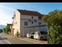 Apartamenty Vesna - 100 m from sea: A1(2+1), A2(2+1), A3(4) Luka - Wyspa Dugi otok  - parking