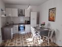 Apartamenty Dioniza - 150 m from beach: A1(2+2), A2(3), A3(2+2) Jelsa - Wyspa Hvar  - Apartament - A1(2+2): kuchnia z jadalnią