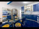 Apartamenty Mila - in blue: A1(4+2), A2(5+1), A3(4+2) Banjole - Istria  - Apartament - A2(5+1): kuchnia z jadalnią
