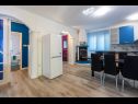 Apartamenty Mila - in blue: A1(4+2), A2(5+1), A3(4+2) Banjole - Istria  - Apartament - A3(4+2): kuchnia z jadalnią