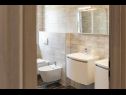 Apartamenty Roma - with terrace : A1(4) Fazana - Istria  - Apartament - A1(4): łazienka z WC