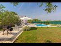 Dom wakacyjny Berto - with pool: H(4+2) Pomer - Istria  - Chorwacja  - trawnik