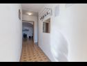 Apartamenty Lili-with paddling pool: A1(4+2) Umag - Istria  - Apartament - A1(4+2): korytarz