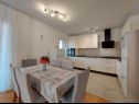 Apartamenty Fab - spacious terrace: A1(5+1) Punat - Wyspa Krk  - Apartament - A1(5+1): kuchnia z jadalnią