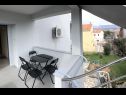 Apartamenty PAna - 150 m from sea : A1(4), A2(4), A3(4), A4(4) Silo - Wyspa Krk  - Apartament - A3(4): balkon (dom i otoczenie)