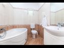 Apartamenty Juri A1(2+2), A2(2+2) Vrbnik - Wyspa Krk  - Apartament - A1(2+2): łazienka z WC