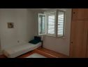 Apartamenty Mirjana: sea view & balcony: A1 MN (2+1), A2 JN (2+1) Baska Voda - Riwiera Makarska  - Apartament - A1 MN (2+1): sypialnia