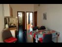 Apartamenty Mirjana: sea view & balcony: A1 MN (2+1), A2 JN (2+1) Baska Voda - Riwiera Makarska  - Apartament - A2 JN (2+1): kuchnia z jadalnią
