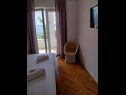 Apartamenty Josip - 150 m from beach with free parking A1(3), A2(5), A3(2+2) Baska Voda - Riwiera Makarska  - Apartament - A2(5): sypialnia