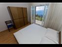 Apartamenty Miljko - 80 m from beach: A1(6), SA2(2), A10(4+1), A11(2+2) Brela - Riwiera Makarska  - Apartament - A10(4+1): sypialnia