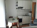 Apartamenty Kate - 20m from the beach: A1(2+2), A2(2+2) Brist - Riwiera Makarska  - Apartament - A1(2+2): kuchnia z jadalnią