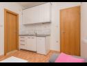 Apartamenty Ivi - 100 m from pebble beach: A1(2+2), A2(2+2), A3(2+2), A4(4+4), A5(2+2) Drasnice - Riwiera Makarska  - Apartament - A1(2+2): kuchnia