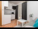 Apartamenty Ivi - 100 m from pebble beach: A1(2+2), A2(2+2), A3(2+2), A4(4+4), A5(2+2) Drasnice - Riwiera Makarska  - Apartament - A3(2+2): kuchnia