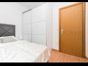 Apartamenty Ivi - 100 m from pebble beach: A1(2+2), A2(2+2), A3(2+2), A4(4+4), A5(2+2) Drasnice - Riwiera Makarska  - Apartament - A4(4+4): sypialnia