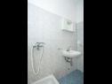 Apartamenty Željko - spacious and affordable A1(6+2), SA2(2), SA3(2), SA4(2+1) Makarska - Riwiera Makarska  - Studio apartament - SA3(2): łazienka z WC