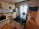 Apartamenty Željko - spacious and affordable A1(6+2), SA2(2), SA3(2), SA4(2+1) Makarska - Riwiera Makarska  - Apartament - A1(6+2): kuchnia z jadalnią