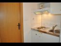 Apartamenty i pokoje Ljuba - 130 meter from sea SA1(2), SA2(2+1), SA6(2+1), A4(2+1), R3(2+1), R7(2+1) Makarska - Riwiera Makarska  - Studio apartament - SA2(2+1): kuchnia