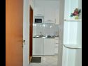 Apartamenty i pokoje Ljuba - 130 meter from sea SA1(2), SA2(2+1), SA6(2+1), A4(2+1), R3(2+1), R7(2+1) Makarska - Riwiera Makarska  - Apartament - A4(2+1): kuchnia