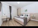 Apartamenty Mari - 40m from the beach: A1(4+2) , A2(2+2), A3(2+2), A4(2+2), A5(2+2), A6(4+2) Makarska - Riwiera Makarska  - Apartament - A1(4+2) : sypialnia