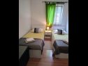 Apartamenty Viki - seaview & garden terrace: A1(6) Makarska - Riwiera Makarska  - Apartament - A1(6): sypialnia