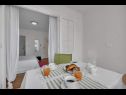 Apartamenty Ivica - 100m from the beach: SA1(2+1) ljubicasti, SA3(2) narancasti Makarska - Riwiera Makarska  - Studio apartament - SA1(2+1) ljubicasti: jadalnia