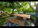 Dom wakacyjny Tonci - comfortable & surrounded by nature: H(8+2) Tucepi - Riwiera Makarska  - Chorwacja  - ogród