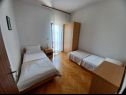 Apartamenty Mari - 40 m from sea: A1(4), A2(2+2), SA3(2) Krilo Jesenice - Riwiera Omis  - Apartament - A1(4): sypialnia