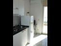 Apartamenty Mari - 40 m from sea: A1(4), A2(2+2), SA3(2) Krilo Jesenice - Riwiera Omis  - Apartament - A2(2+2): kuchnia