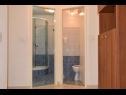 Apartamenty Ružica - 500 m from sea: A1(4+2) Omis - Riwiera Omis  - Apartament - A1(4+2): łazienka z WC