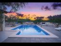 Dom wakacyjny Ivy - with outdoor swimming pool: H(4+2) Vodice - Riwiera Sibenik  - Chorwacja  - basen (dom i otoczenie)